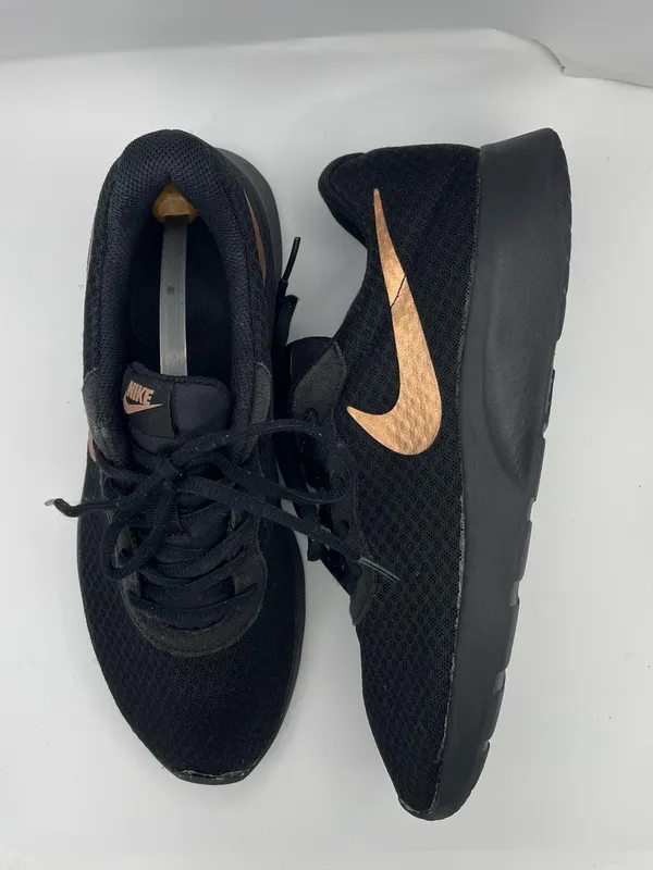 Nike Tajun casual comfy black sneakers women’s Size 9.5 - Image 4
