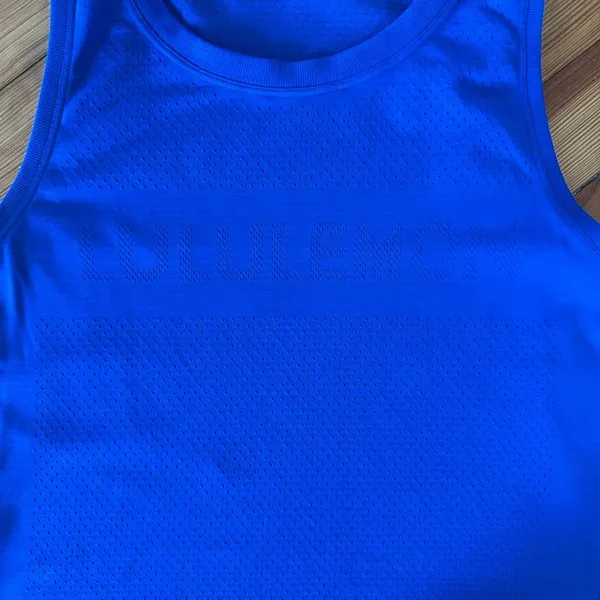 Lululemon Breeze By Muscle Crop Logo Tank in Jet Stream Blue Size 4 - Image 6