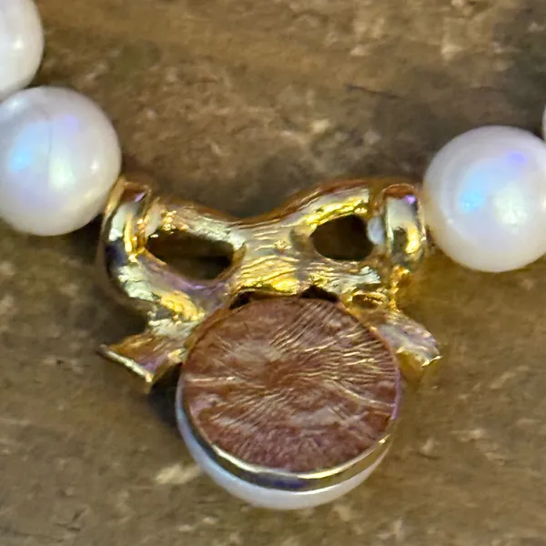 Vintage white pearl rhinestone bow pendant necklace - Image 5
