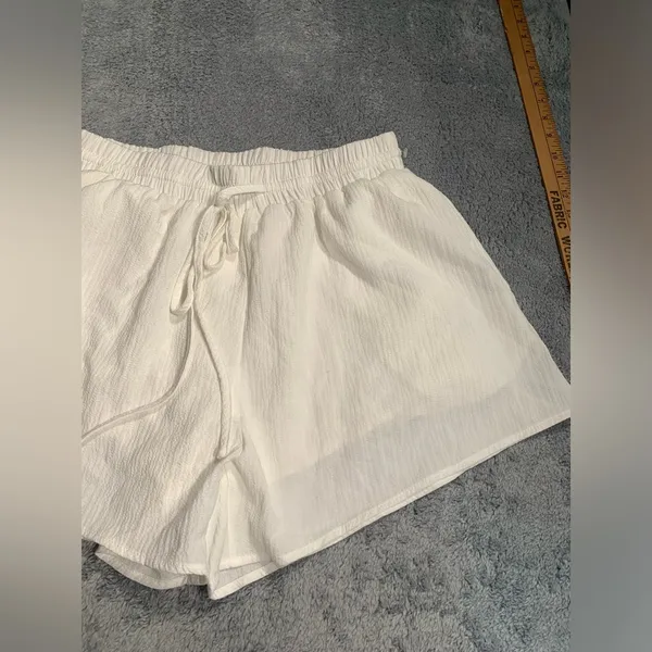 Grey bandit shorts white medium - Image 3
