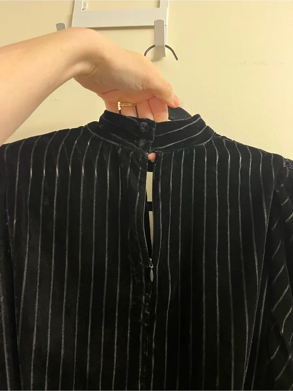 Frame Denim Velvet Long Sleeve Smocked Party Blouse Noir Size Medium - Image 9