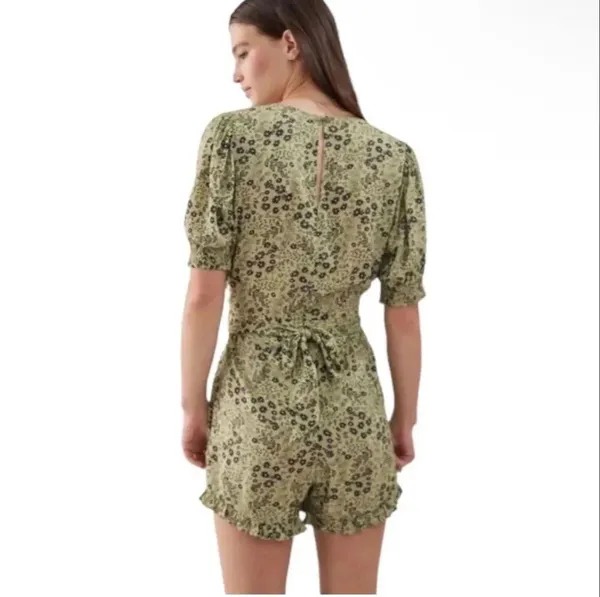Urban Outfitters Sorrento wrap romper green floral print and puff sleeves small - Image 2