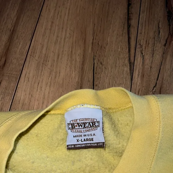 vintage yellow bird sweatshirt Size XL - Image 4