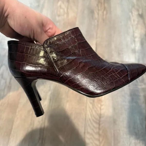 Antonio Melani‎ Priceless Burgundy Croc Embossed Leather Booties Heels 6M - Image 3