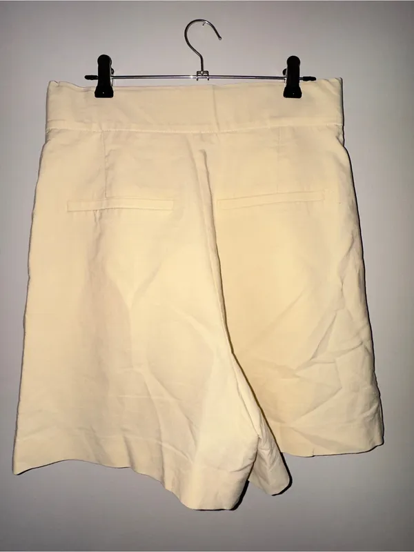 Zara Cream High-Waist Shorts - Image 3