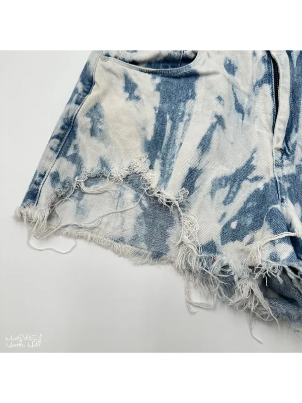 Blank NYC The Barrow Tie-Dye Ripped Distressed Denim Shorts Size 31 - Image 3
