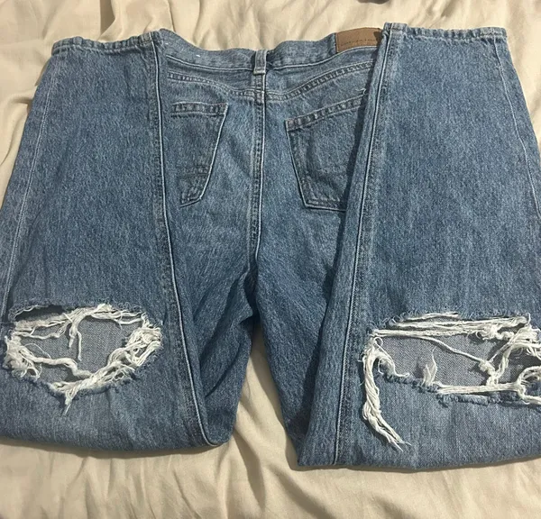 Relaxed Mom Jeans - Image 3