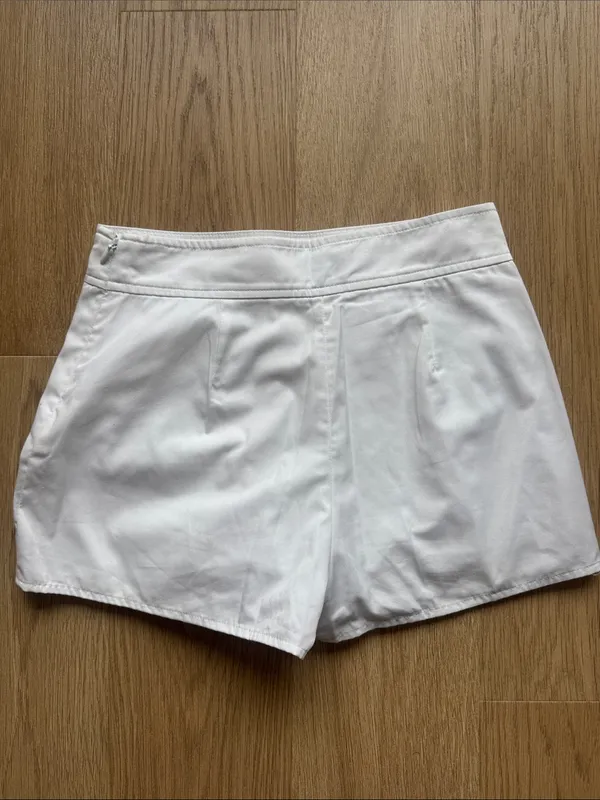 Aritzia Women’s White Pleated Tennis Skort Shorts - Image 4