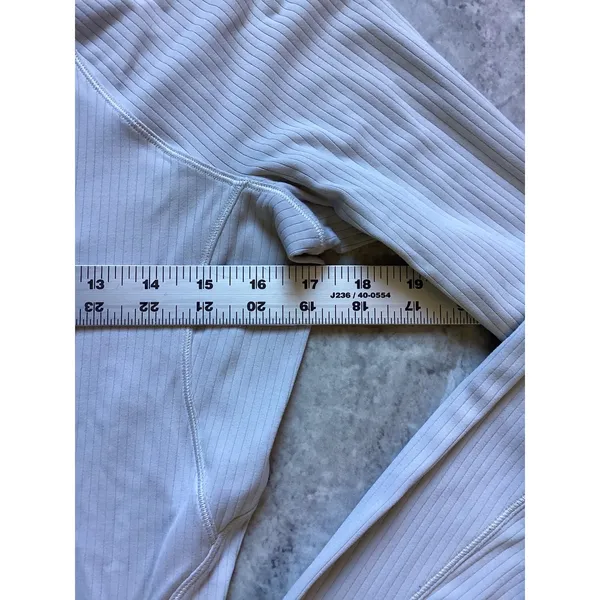 Lululemon Ribbed Long Sleeve Running Top Lavender Thumbholes Size 6 - Image 3