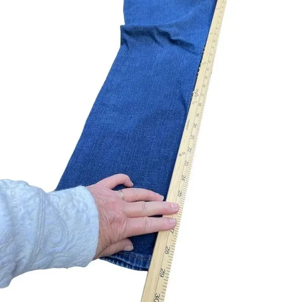 Levi’s 414 relaxed straight women’s size W33 L 32. - Image 10