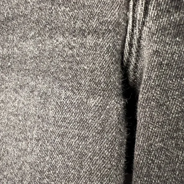 Good American Women's Distressed Black Cropped Jeans Size 10 - Image 4