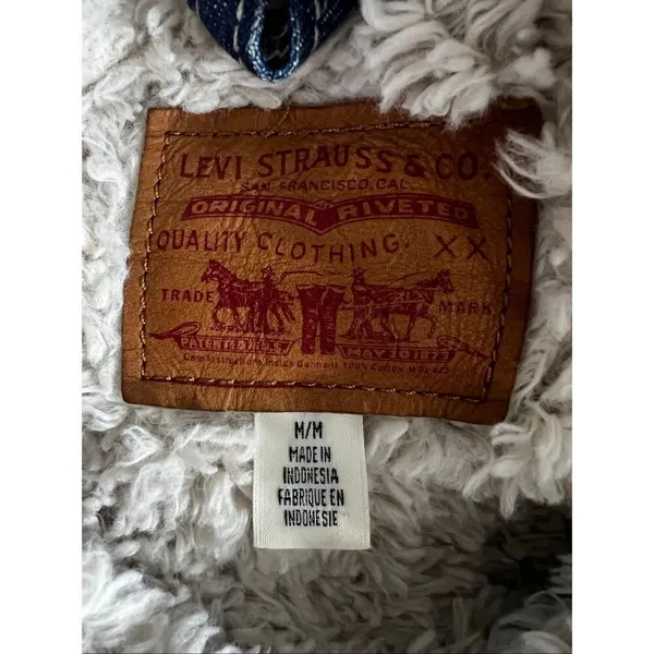 Levi’s Blue Denim Short Jacket Sherpa Lining Women Size M Cotton Button Front - Image 10