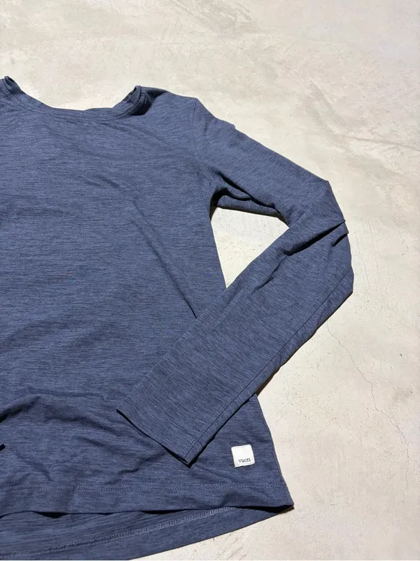 Vuori women’s long sleeve lux crew shirt medium blue - Image 2