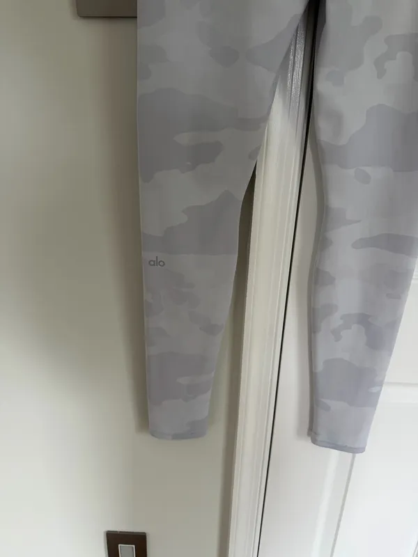 Alo Yoga High Waist Vapor Legging White Grey Camouflage Camo M Workout Yoga - Image 11