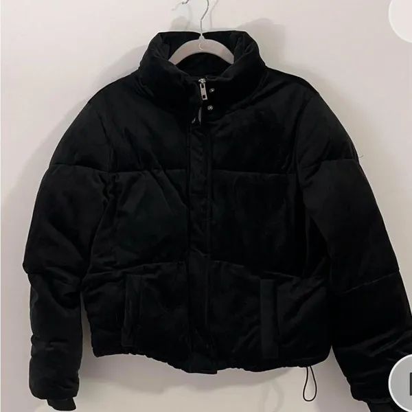 Edikted Black Velvet Puffer Jacket - Image 5