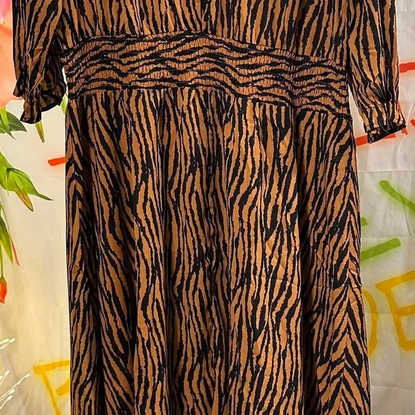 S110 Hayden LA tiger print dress Size XL - Image 2