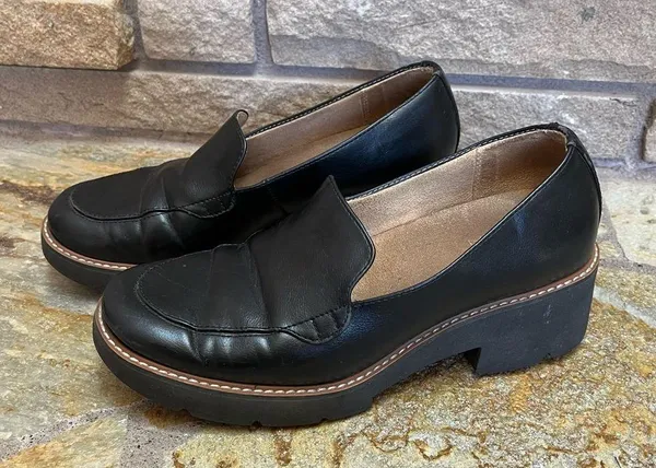 Naturalizer Cabaret Lug Sole Loafers Black Faux Leather 8 - Image 2