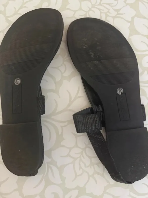 Style & Co. Black Thong Sandals with Tan Footbed and Buckle - Image 2