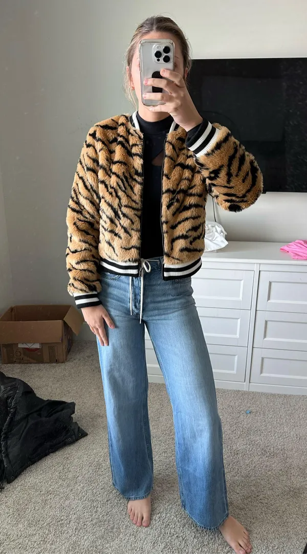 Boutique Tiger Jacket Multiple Size M - Image 2
