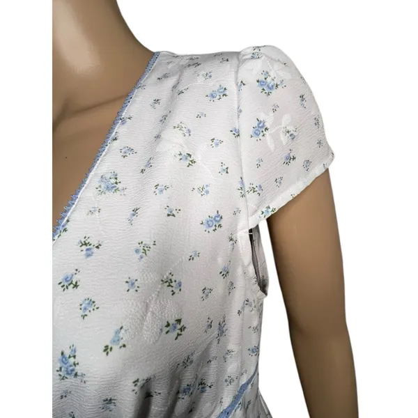 Cider Cottagecore Floral Pattern Button Up Short Sleeve V-Neck Dress - Image 2
