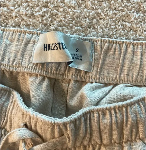 Hollister Cream Shorts - Image 2