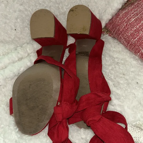 Lulu's Red Heeled Sandals with Knotted Design - Image 5