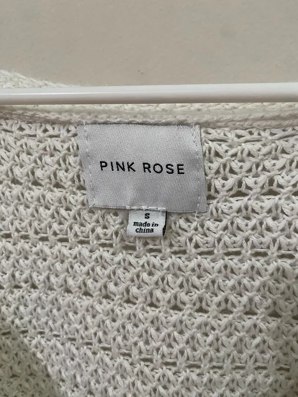 Pink Rose Cream Cropped Crochet Cardigan with Wooden Buttons - Image 5