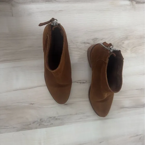 Steve Madden Chestnut Suede Ankle Boots with Back Zip - Image 2