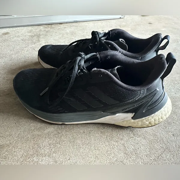 Adidas Women’s Black Athletic Sneakers size 7.5 nwot - Image 6