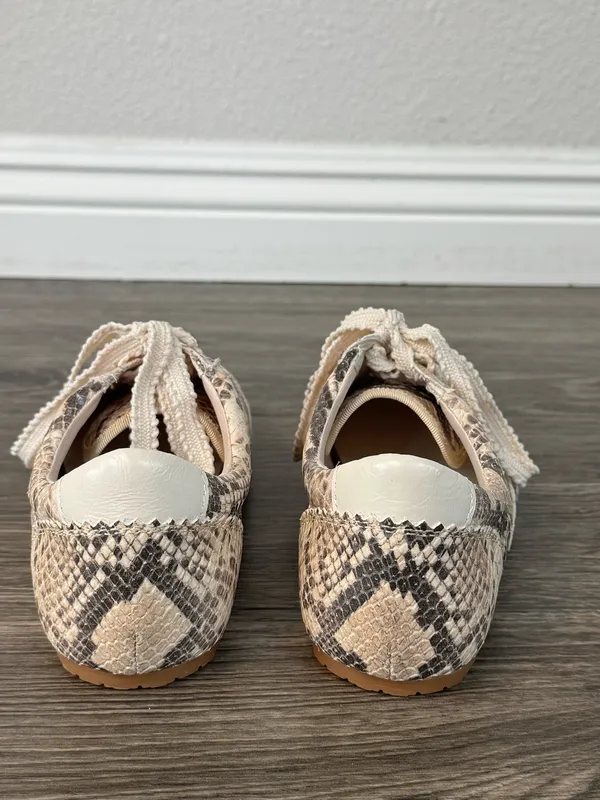 Dolce Vita Snakeskin Print Lace-Up Sneakers Size 7.5 - Image 5