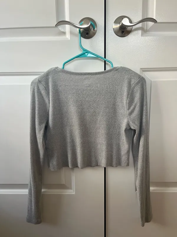 Urban Outfitters BDG Grey Long Sleeve Cropped Top - Image 4