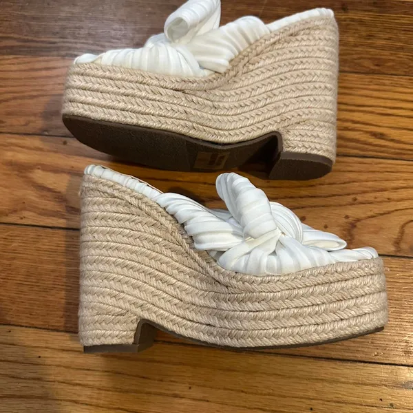 White and cream flat wedge Size 6 - Image 5