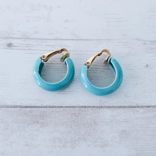 Vintage Clip On Earrings Light Blue Retro Chunky Hoops 0.75" - Image 4