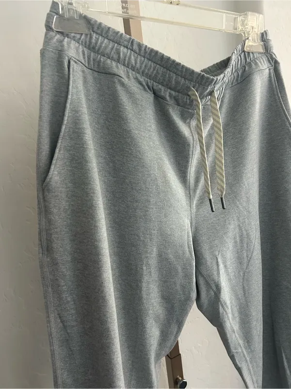 Vuori Performance Jogger Women’s Small Gray Heather DreamKnit Athleisure Pants - Image 2