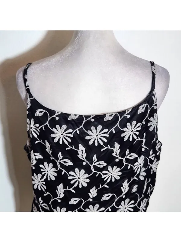Tempted Black and White Floral Embroidered Cropped Tank Top Size Large - Image 5