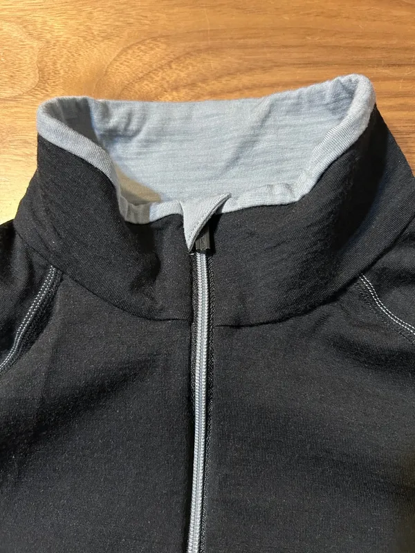 Icebreaker Black and Gray Merino Bodyfit Zone 1/4 Zip Top Size Medium - Image 5