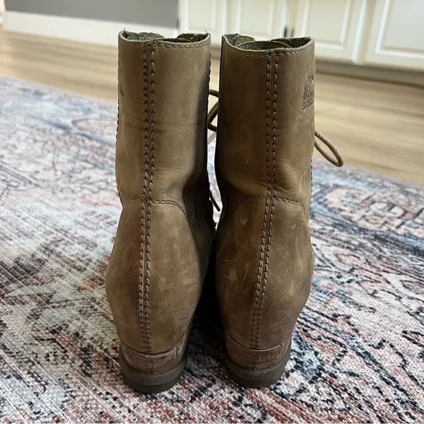 Sorel Joan of Arctic Wedge II Boots in Ash Brown Size 10 NL3018-240 - Image 4