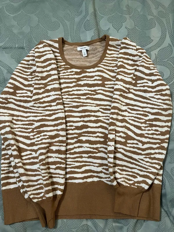 White and Tan Sweater - Image 2