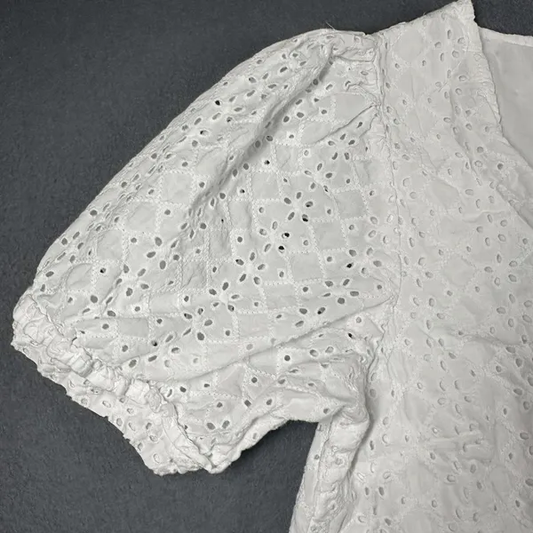 Draper‎ James Blouse Womens Medium White Eyelet Puff Sleeve V Neck Cotton Top - Image 4