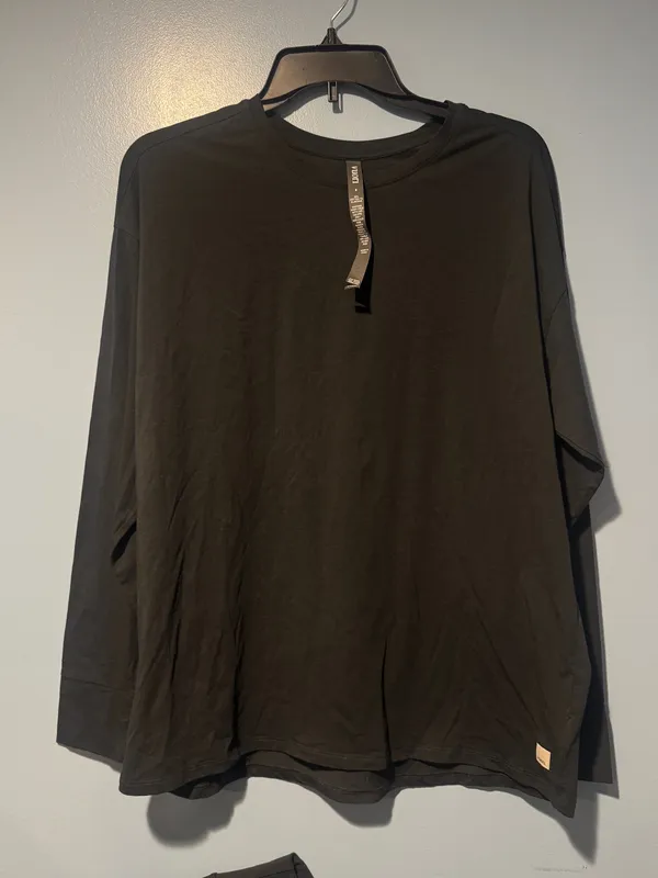 Vuori Long Sleeve Feather Tee - Image 2