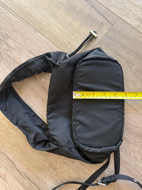 Black nylon shoulder bag with adjustable straps - Image 4