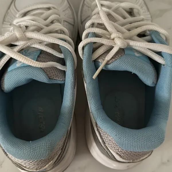 New Balance Womens 409 V3 EUC - Image 6