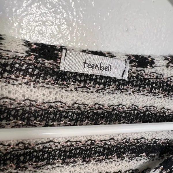 Teenbell Women's Oversized Knit Top White Black Metallic Rose Gold Stripes Round - Image 10