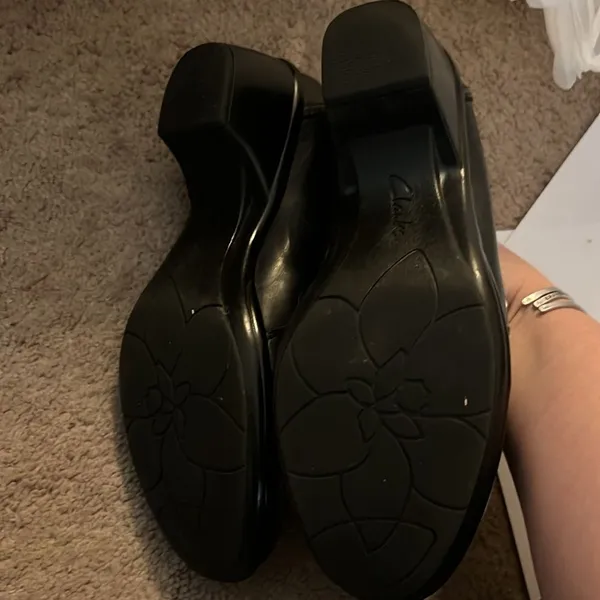 Clarks slip ons size 8‎ - Image 4
