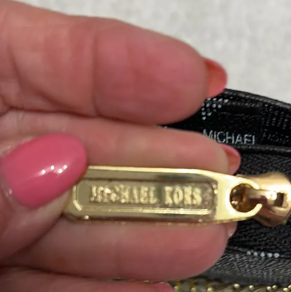 Michael Kors Cellphone Wallet Crossbody - Image 7