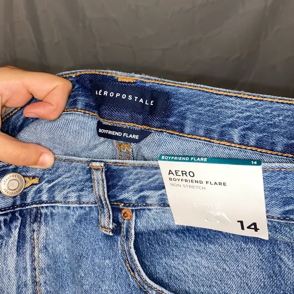 Aeropostale Boyfriend Flare/Wide Leg Raw Hem Jeans Medium Wash Women’s Size 14 - Image 6