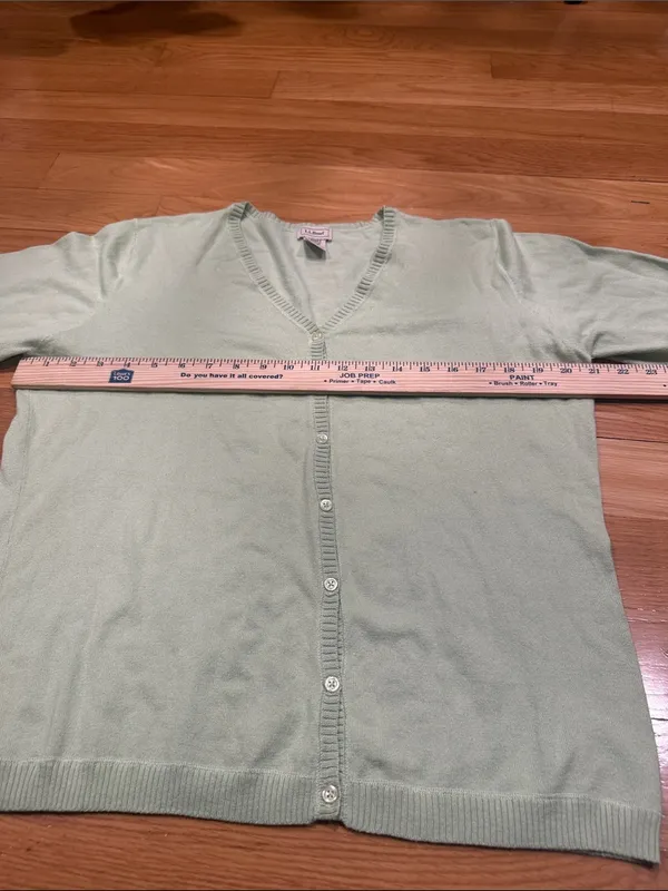 L.LBEAN button down cardigan sweater size large. Green - Image 5