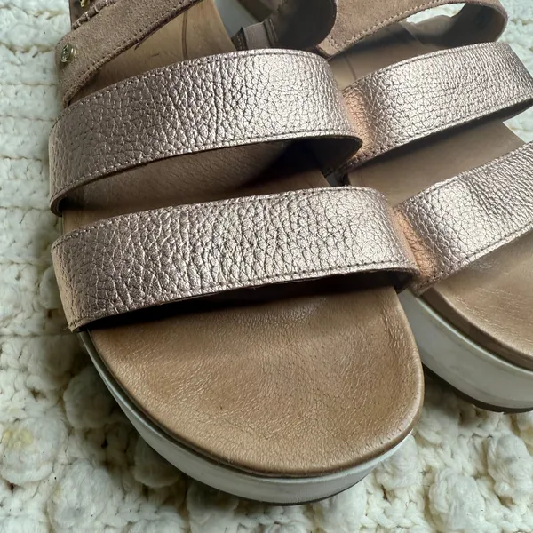 UGG Braelynn Metallic Leather Sandals Rose Gold Size 10 - Image 13
