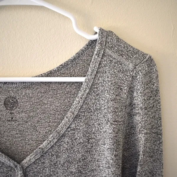2/$15 S- SO Soft Grey Light Boyfriend V-Neck Flattering Long Sleeved Top‎ - Image 2