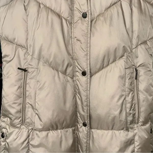 Weatherproof Puffer Beige Puffer Vest(Size Medium) - Image 9